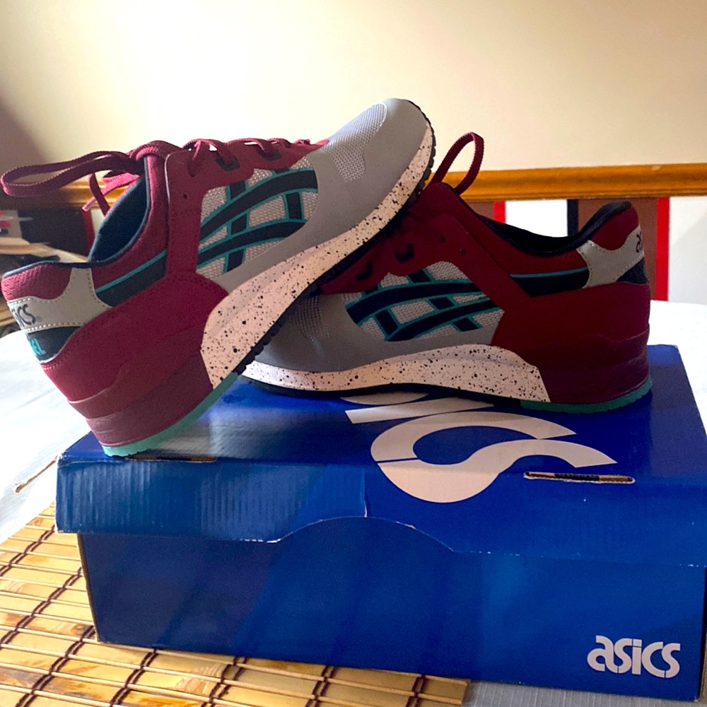 ASICS Tiger Gel-Lyte III. Size 9.5 Mens.